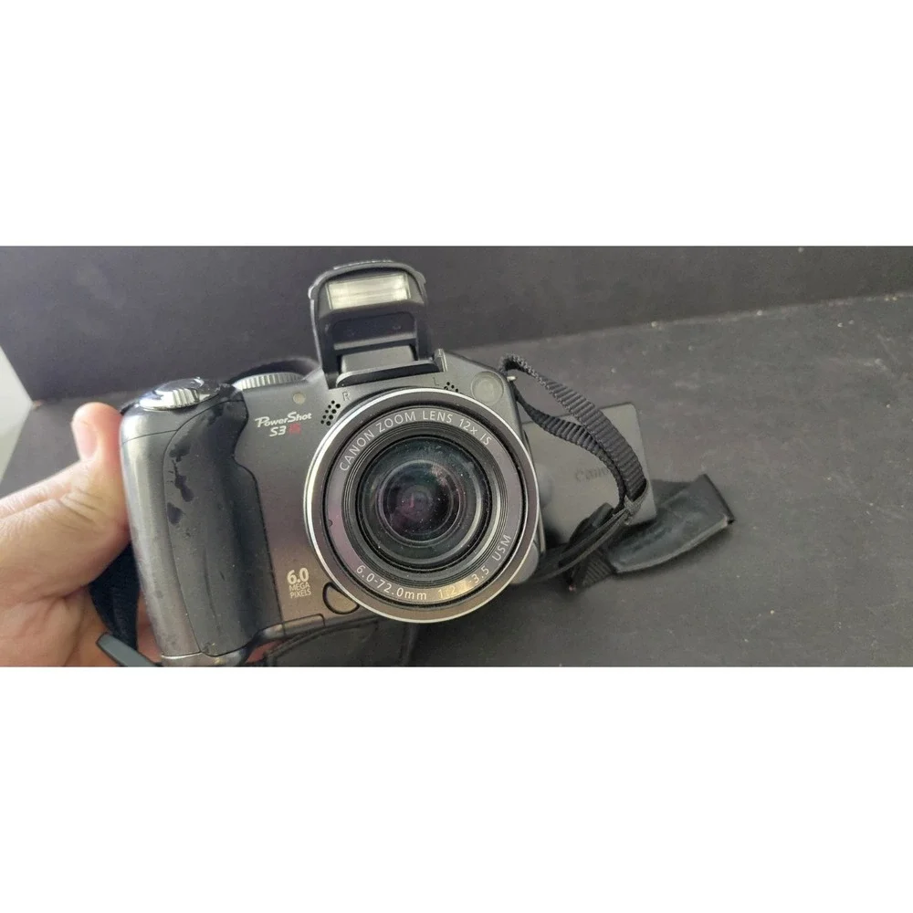 Vintage Collectible Canon PowerShot S3 6.0-megapx bridge digital Camera Photogra